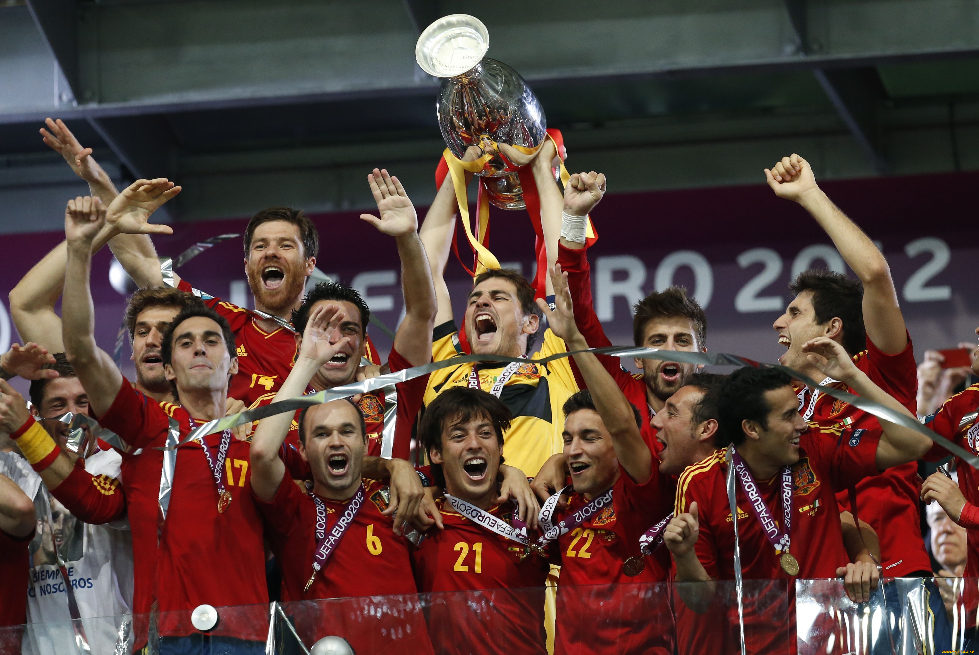 Чемпион европы сколько. Сборная Испании евро 2012. Сборная Испании 2008. Испания чемпион Европы 2012. Испания 2012 Чемпионат Европы финал.